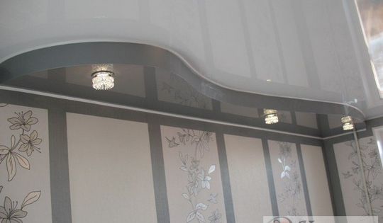 глянцевый потолок