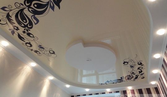 потолок в спальную комнату