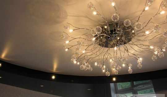 потолок в гостинную