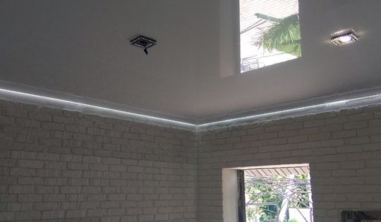 парящий потолок